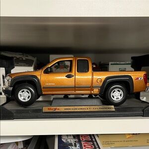 Maisto 2004 Chevrolet Colorado Diecast Model